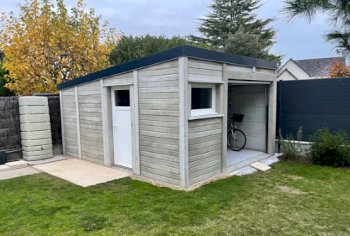 Garage en béton aspect bois